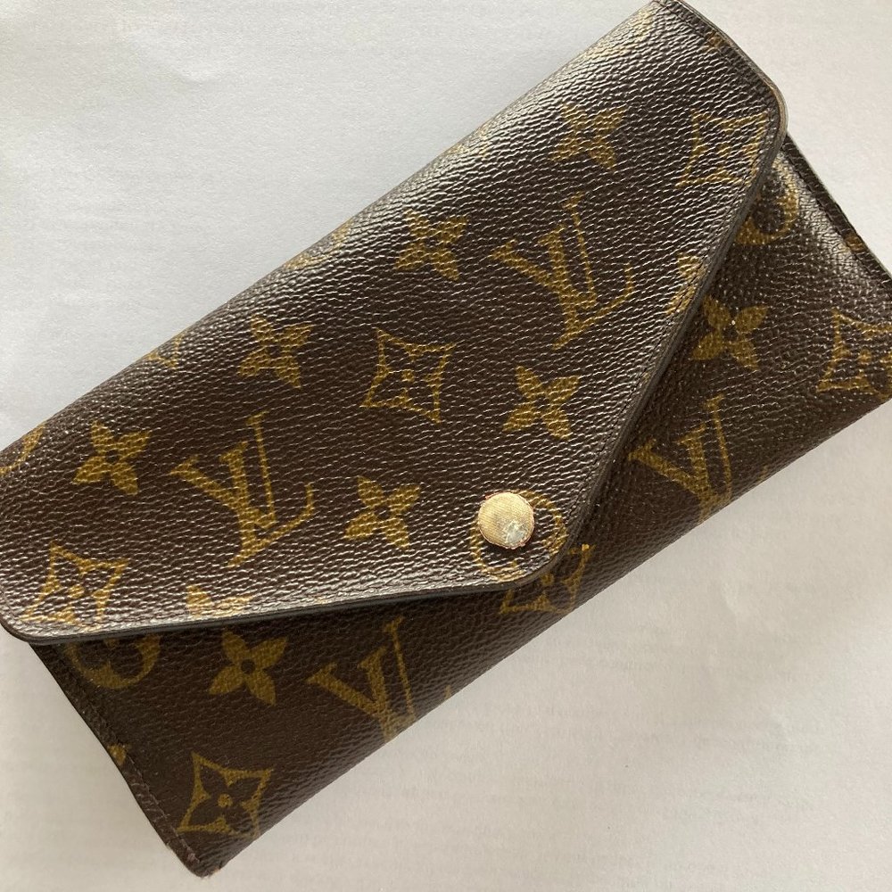 ***AUTHENTIC*** Louis Vuitton Josephine Wallet with Dust Bag & Original Box